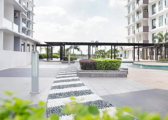 B2013The Platino Netflix 3Br Paradigm Mall By Stay