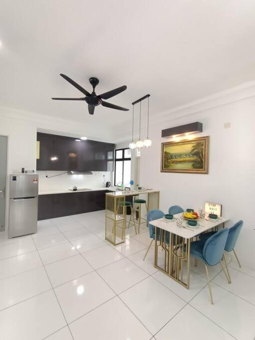 B2013the Platino Netflix 3br Paradigm Mall By *