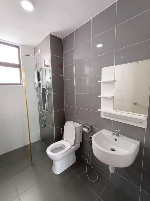 B2013the Platino Netflix 3br Paradigm Mall By *
