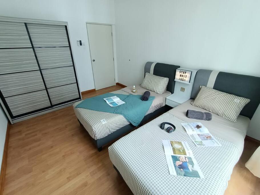 B2013the Platino Netflix 3br Paradigm Mall By Apartment