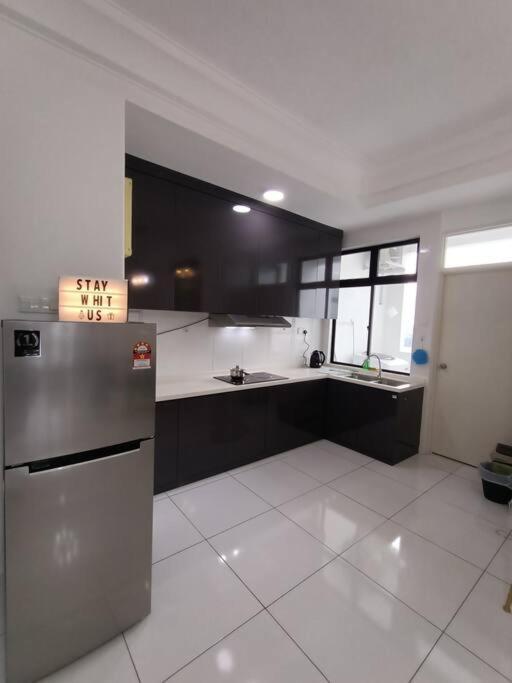 B2013the Platino Netflix 3br Paradigm Mall By Apartment