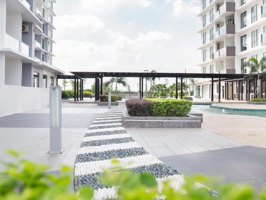 Apartment B2013the Platino Netflix 3br Paradigm Mall By *