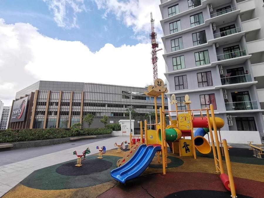 Apartment B2013the Platino Netflix 3br Paradigm Mall By *