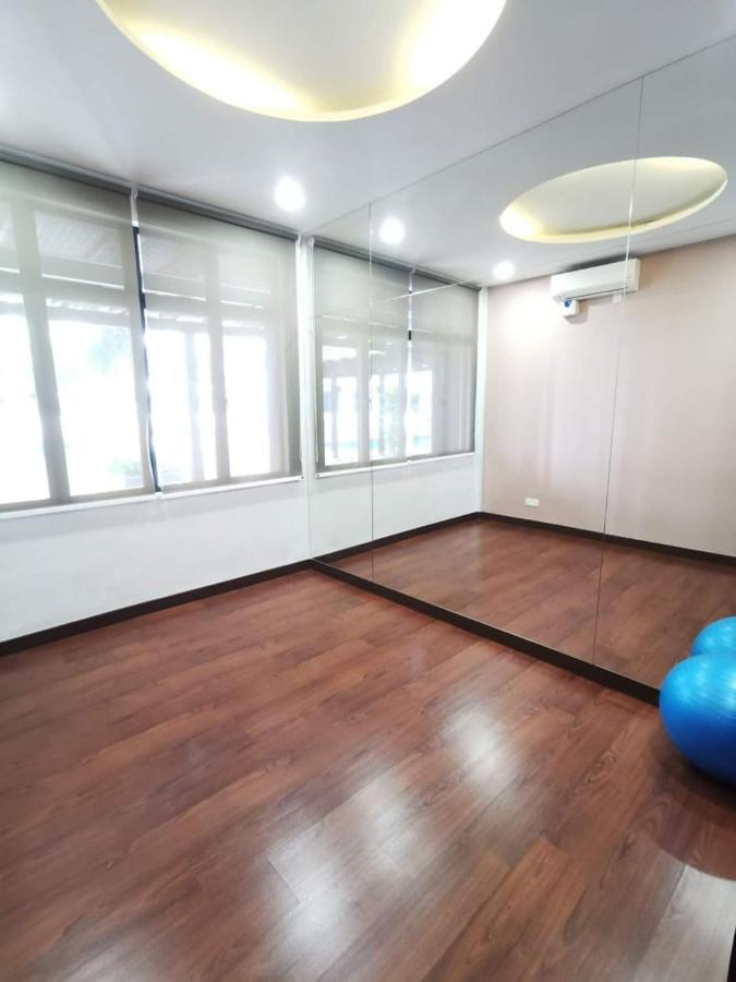 B2013the Platino Netflix 3br Paradigm Mall By Apartment