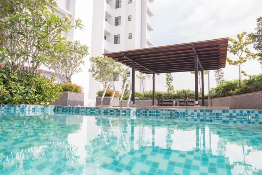 Apartment B2013the Platino Netflix 3br Paradigm Mall By